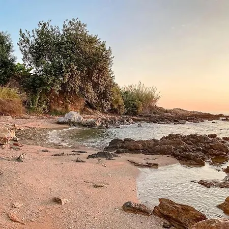 Seafront Isolated Unique House ألانيا