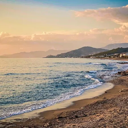 Seafront Isolated Unique House بيت للعطل ألانيا