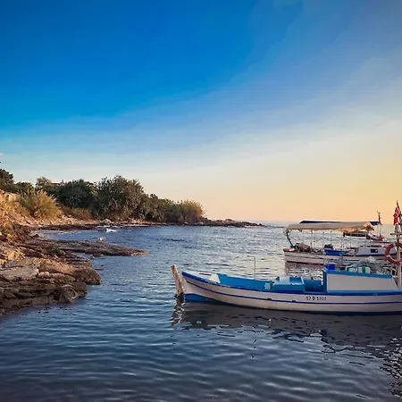 Seafront Isolated Unique House ألانيا