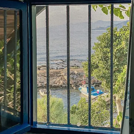 Seafront Isolated Unique House ألانيا