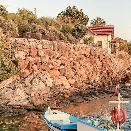 Seafront Isolated Unique House Feriehus