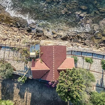 Feriehus Seafront Isolated Unique House
