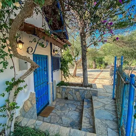 Case de vacanță Seafront Isolated Unique House