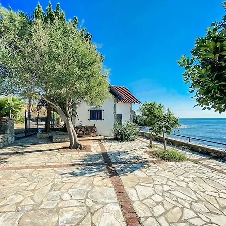 Seafront Isolated Unique House Case de vacanță Alanya